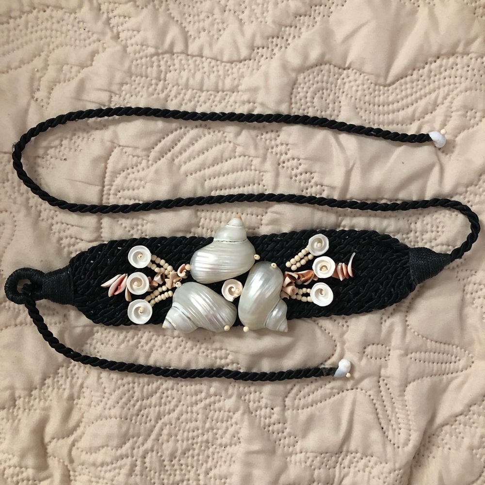 Vintage 80s macramé belt with shells